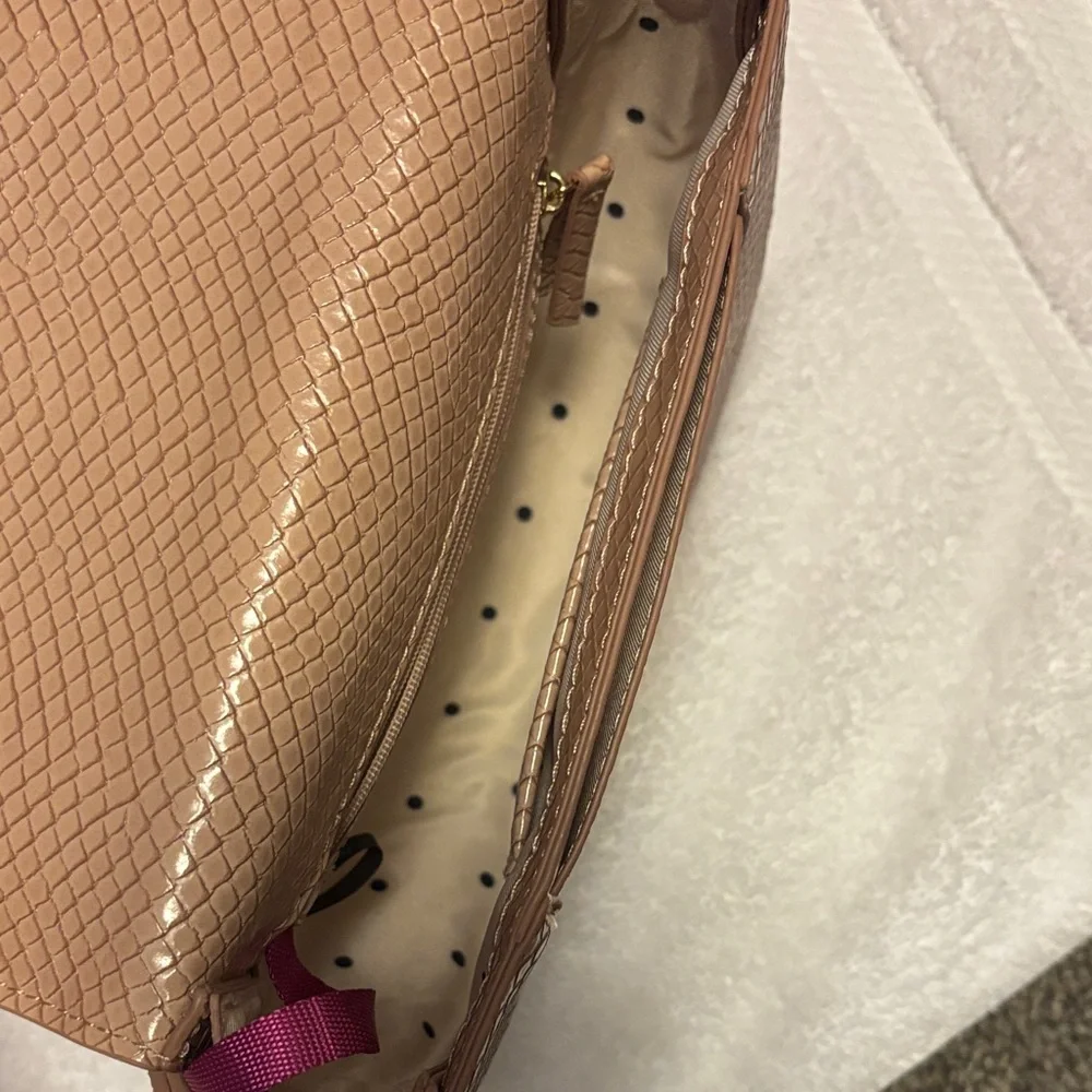 Chic Metallic Crossbody Bag